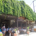 Mittagessen in einer griechischen Taverne